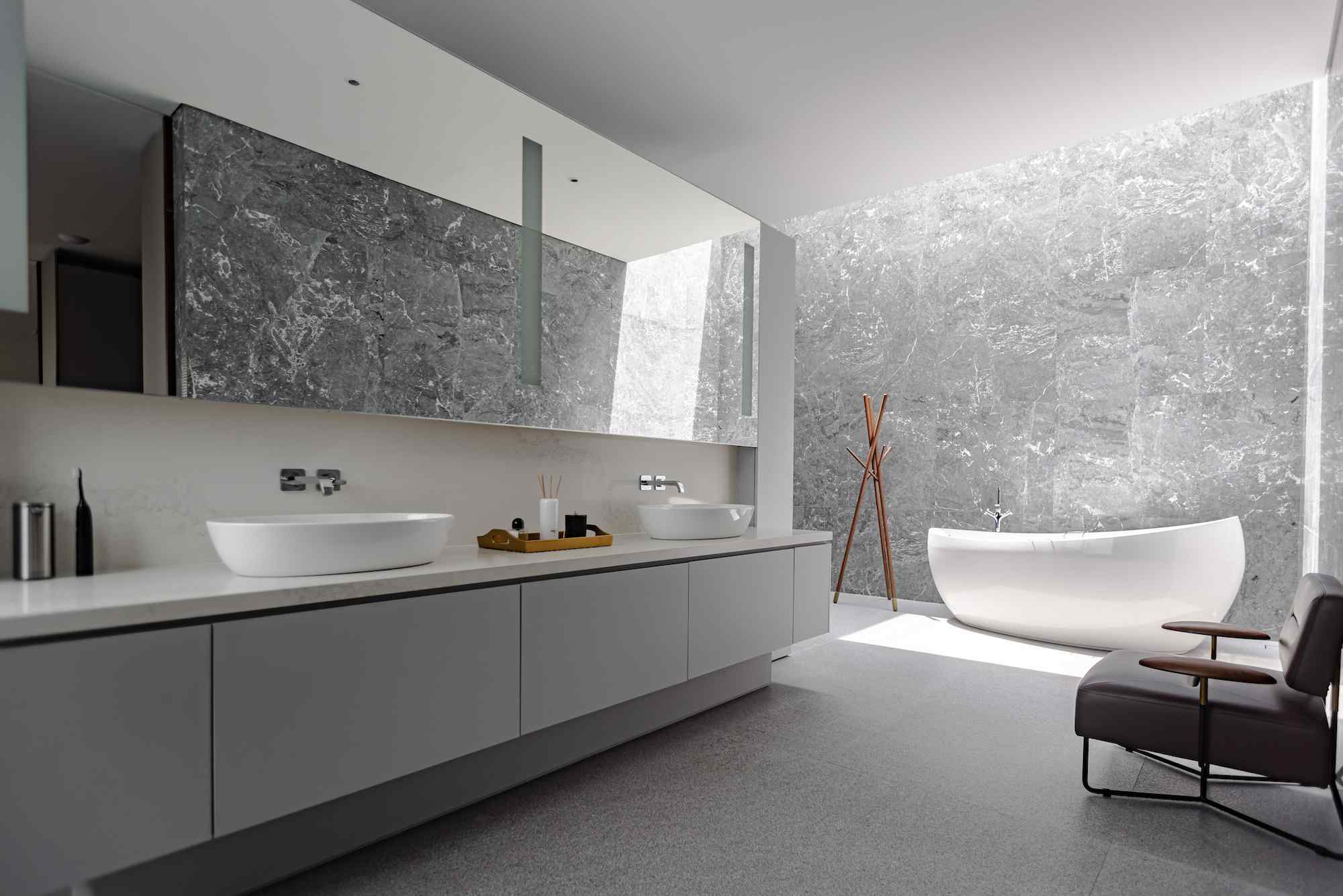 8A Coronation Drive Bathroom