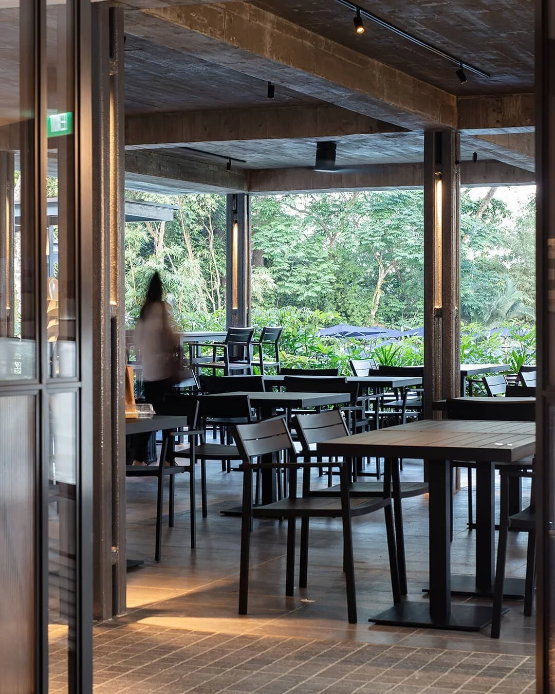 Interiors of the new Pergola . . . @finbarrfallon . #zarchcollaboratives #addition #architecture #heritage #history #swissclubsingapore #pergolaverandah #integrationofoldandnew