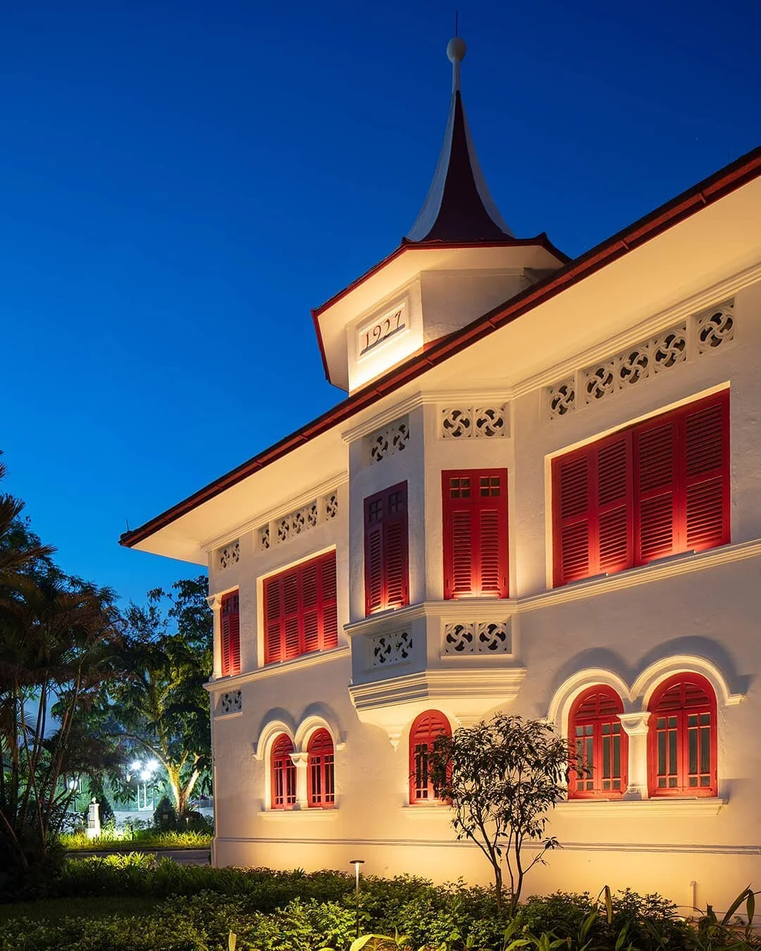 Swiss Club Singapore - At dusk. . . . @finbarrfallon . #zarchcollaboratives #addition #architecture #heritage #history #swissclubsingapore #pergolaverandah #integrationofoldandnew